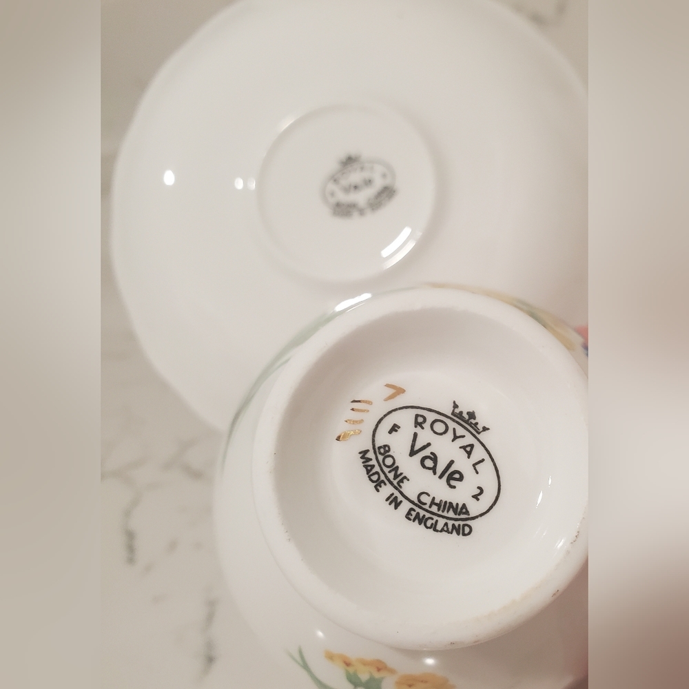 Royal Vale Bone China Tea Cup and Saucer Bluebell Yellow Primrose Gold Trim - Picture 7 of 7